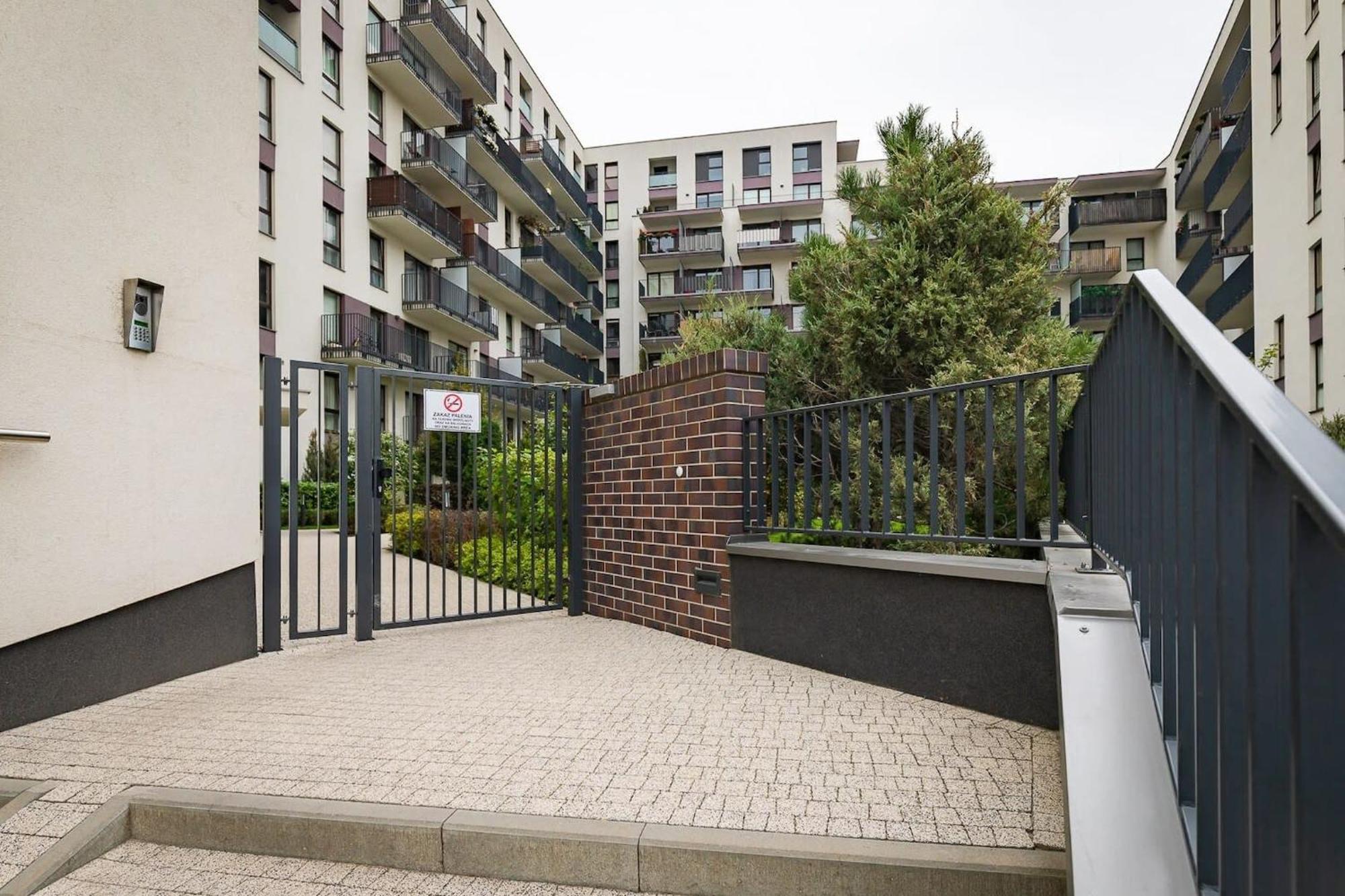 Burakowska 16 - Modern Apartment With Balcony Noclegi Renters Varşovia Exterior foto